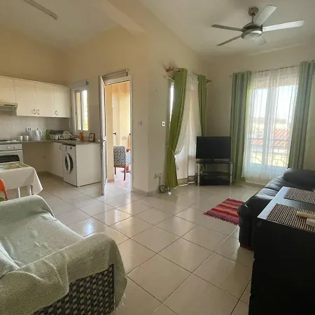 Apartment Quiet Cozy Apartment, Full New Ac, Covered Parking, Fast Wi-fi Peyia
