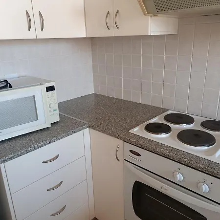Quiet Cozy Apartment, Full New Ac, Covered Parking, Fast Wi-fi Peyia