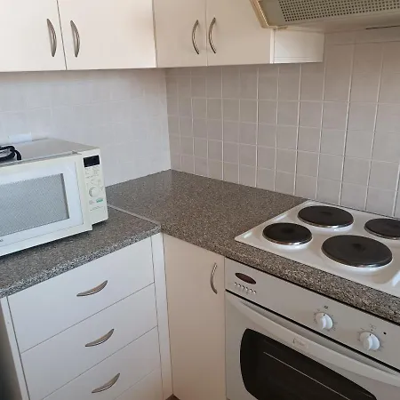 Quiet Cozy Apartment, Full New Ac, Covered Parking, Fast Wi-fi Peyia