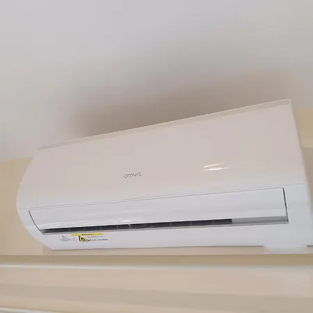 Quiet Cozy Apartment, Full New Ac, Covered Parking, Fast Wi-fi