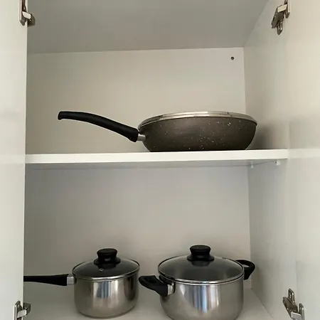 Διαμέρισμα Quiet Cozy Apartment, Full New Ac, Covered Parking, Fast Wi-fi *