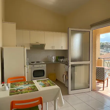 Quiet Cozy Apartment, Full New Ac, Covered Parking, Fast Wi-fi