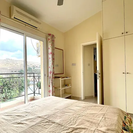 Quiet Cozy Apartment, Full New Ac, Covered Parking, Fast Wi-fi *