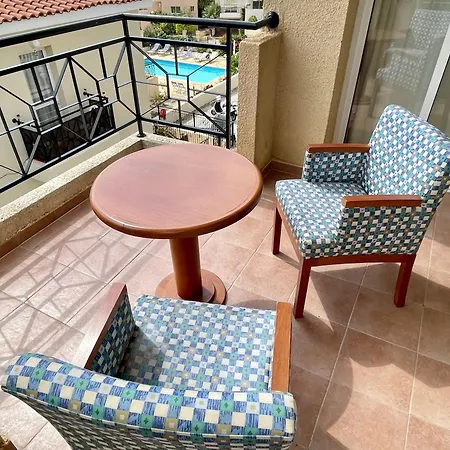 Quiet Cozy Apartment, Full New Ac, Covered Parking, Fast Wi-fi Peyia