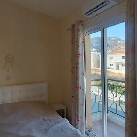 Quiet Cozy Apartment, Full New Ac, Covered Parking, Fast Wi-fi Peyia