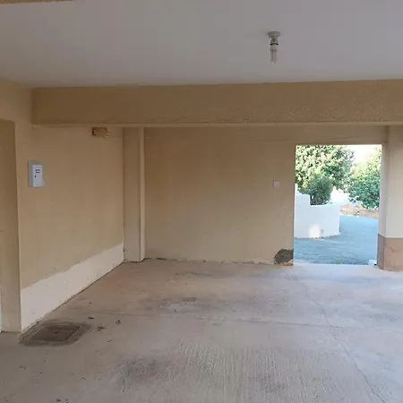 Quiet Cozy Apartment, Full New Ac, Covered Parking, Fast Wi-fi Peyia